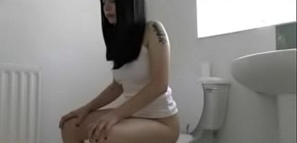  black hair girl pooping 2